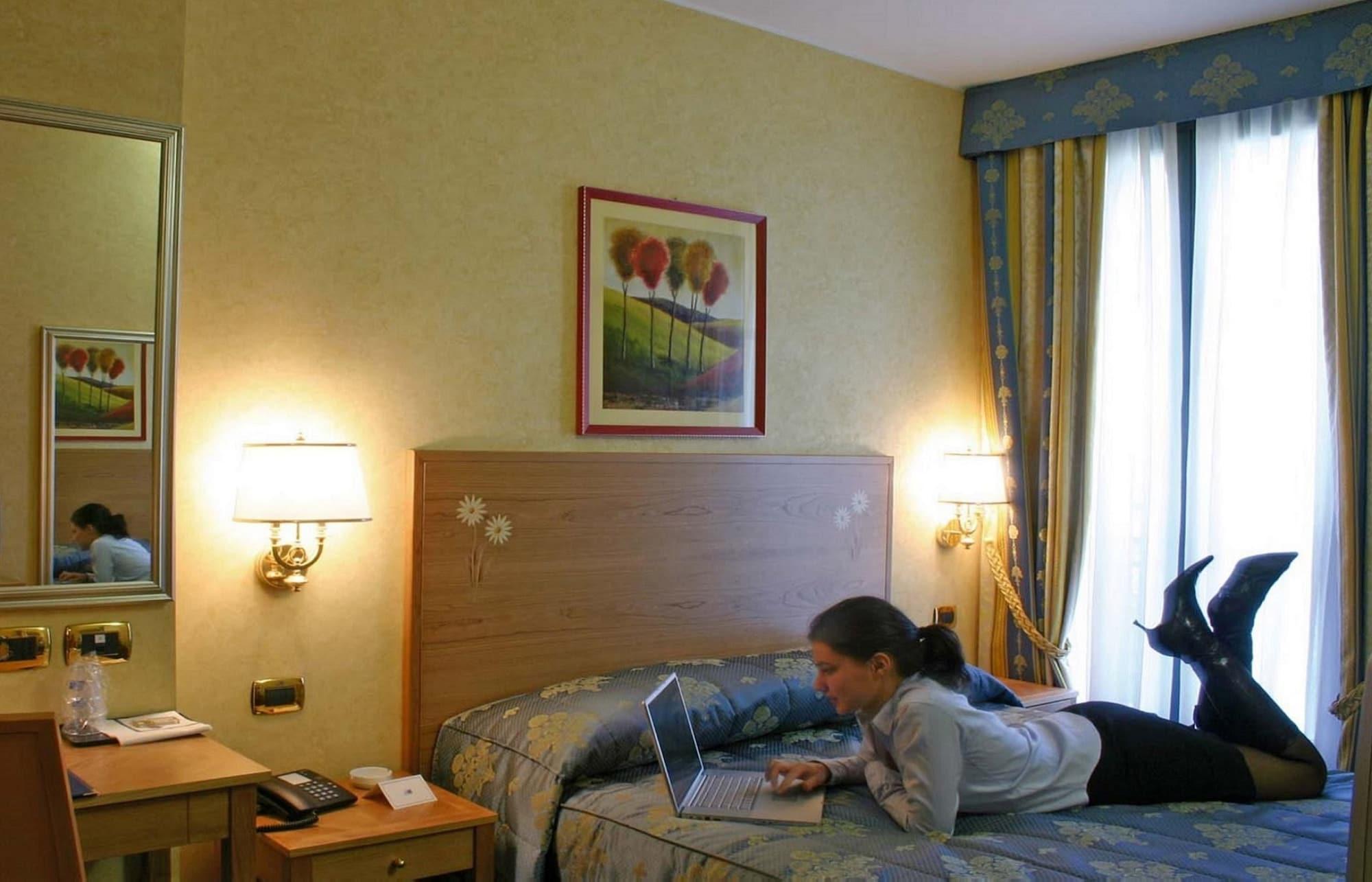 Boutique Hotel Dieci Milan Luaran gambar