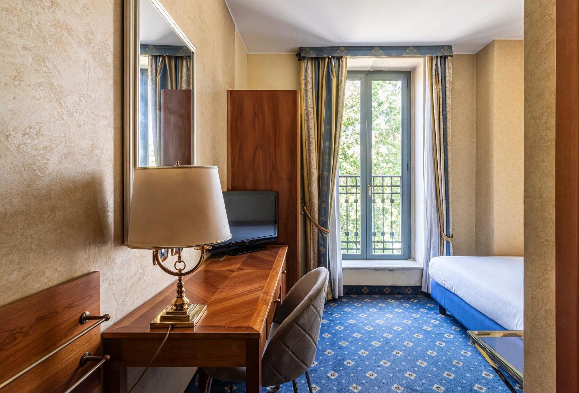 Boutique Hotel Dieci Milan Luaran gambar