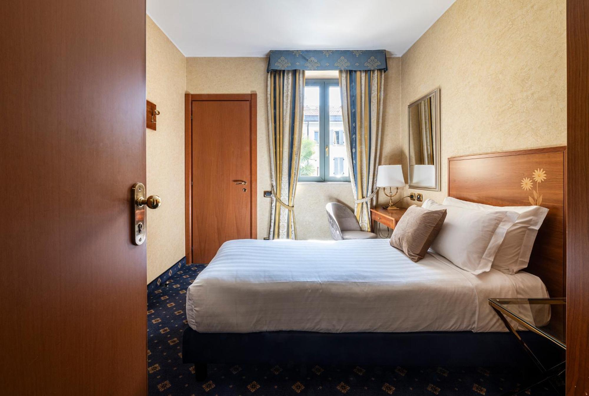 Boutique Hotel Dieci Milan Luaran gambar