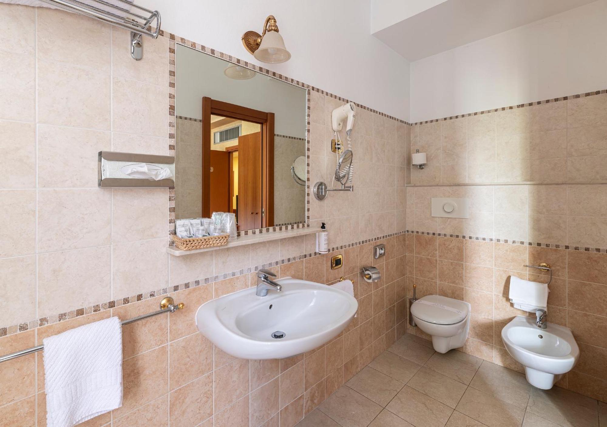 Boutique Hotel Dieci Milan Luaran gambar